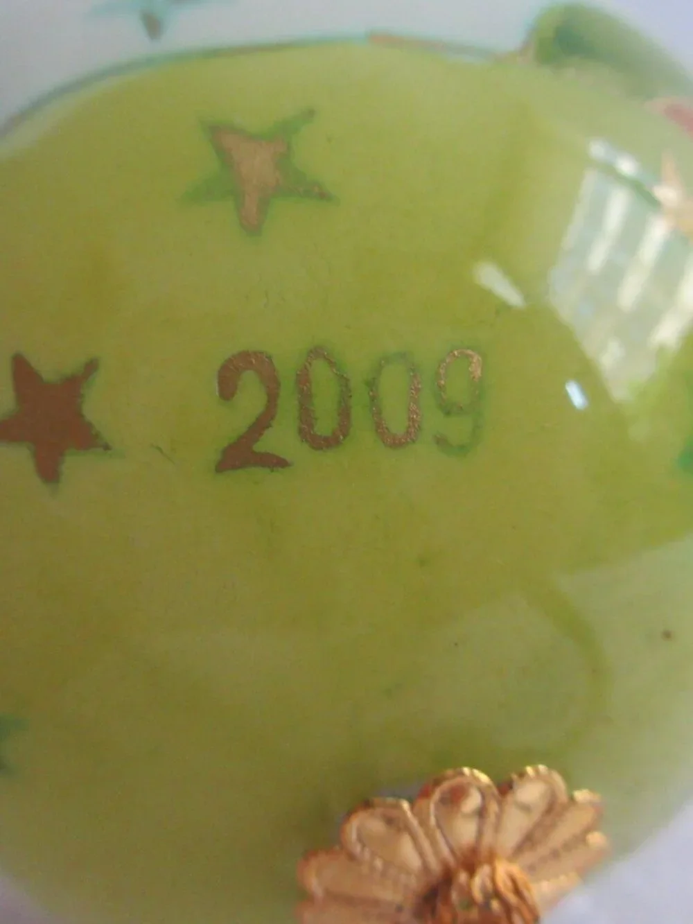 Pier 1 Li Bien Snowmen Glass Christmas Ornament 2009 Reverse Hand Painted